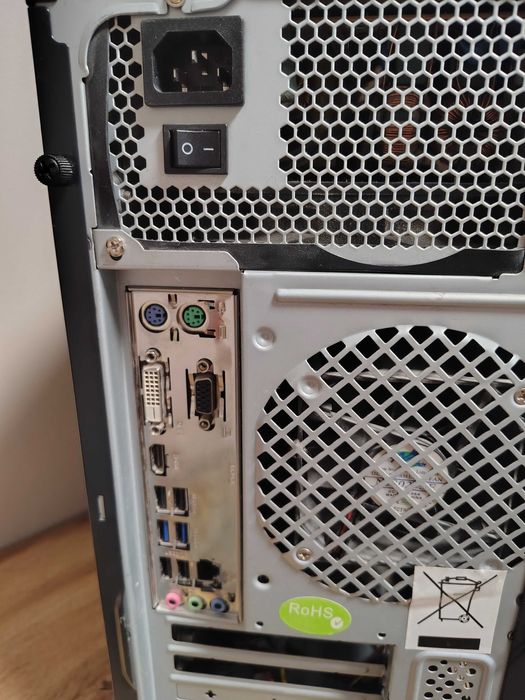 Zestaw komputer+ monitor Intel i5