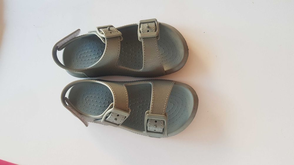 Vários tipos calçado como novos