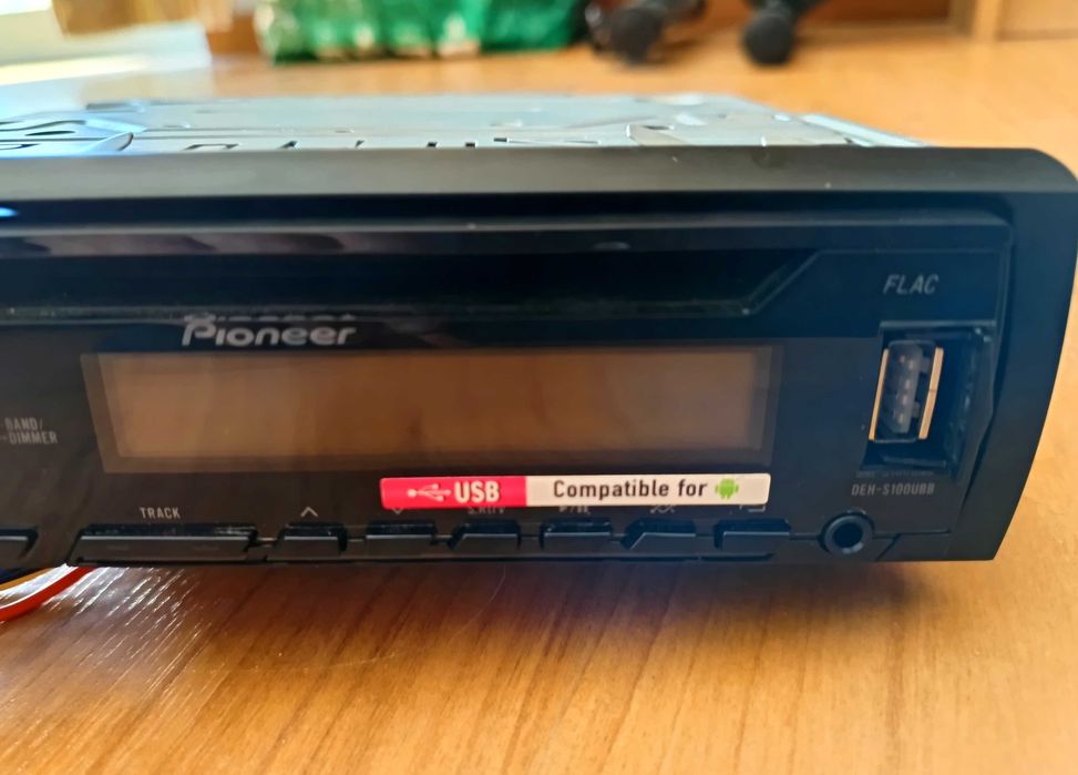 Auto rádio Pioneer DEH-S100UBB (CD, USB)