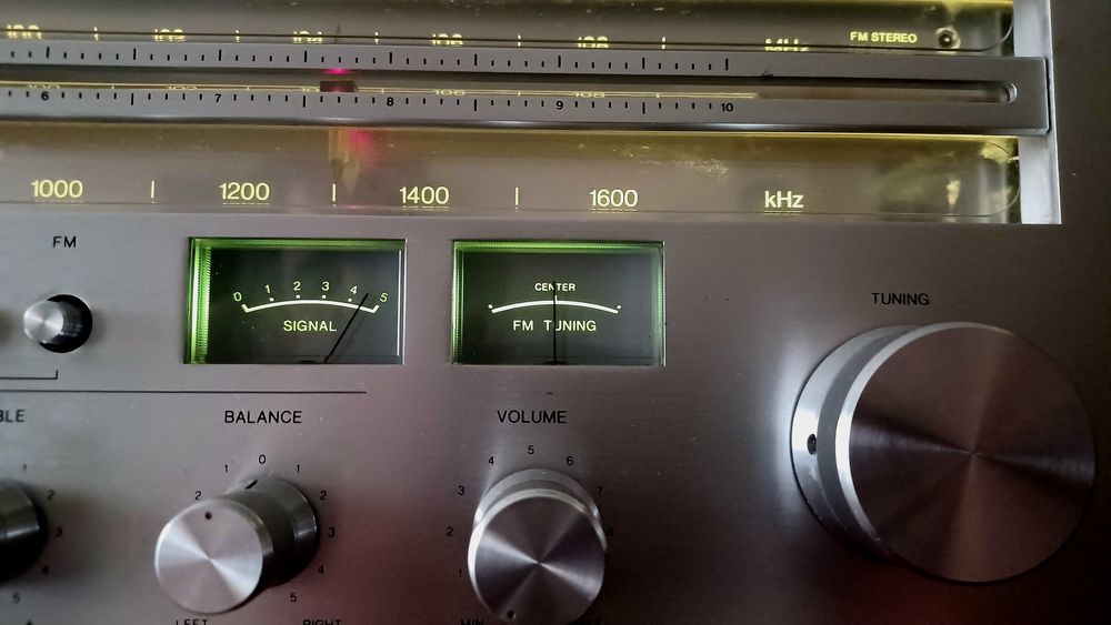 AIWA AX-7500 AM FM stereo receiver + Philips 22RH423