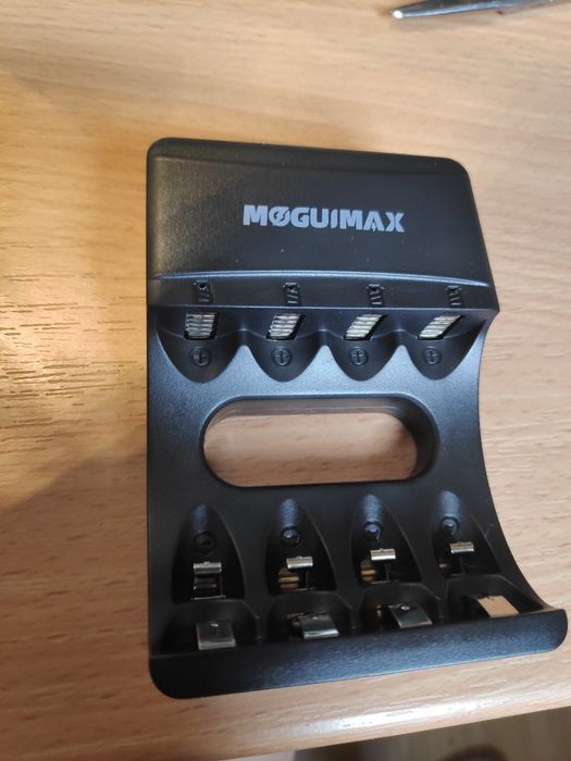 Зарядное устройство для аккумуляторов Ni-MH AA / AAA (USB)