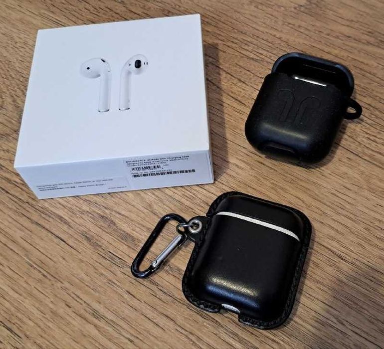 Продам Airpods 2 покоління б/в із шкіряним чохлом