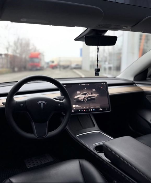 Продам Tesla model 3