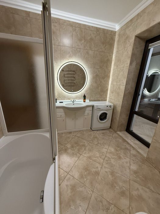 Подобова оренда квартири, центр, парковка, з виглядом на парк