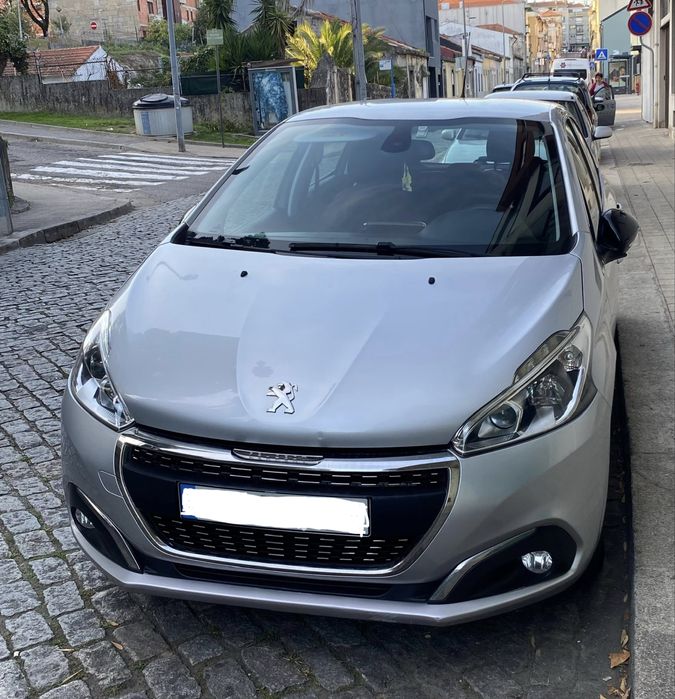 Peugeot 208 cinzento — photo 2