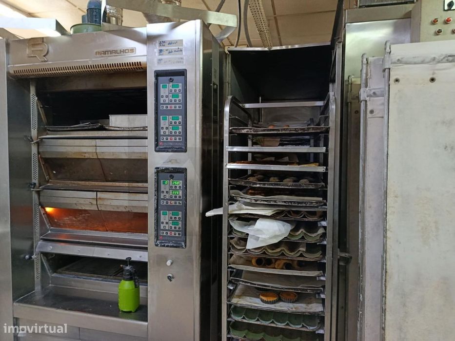 Pastelaria e Padaria com fabrico próprio, para trespasse, em Esgueira,