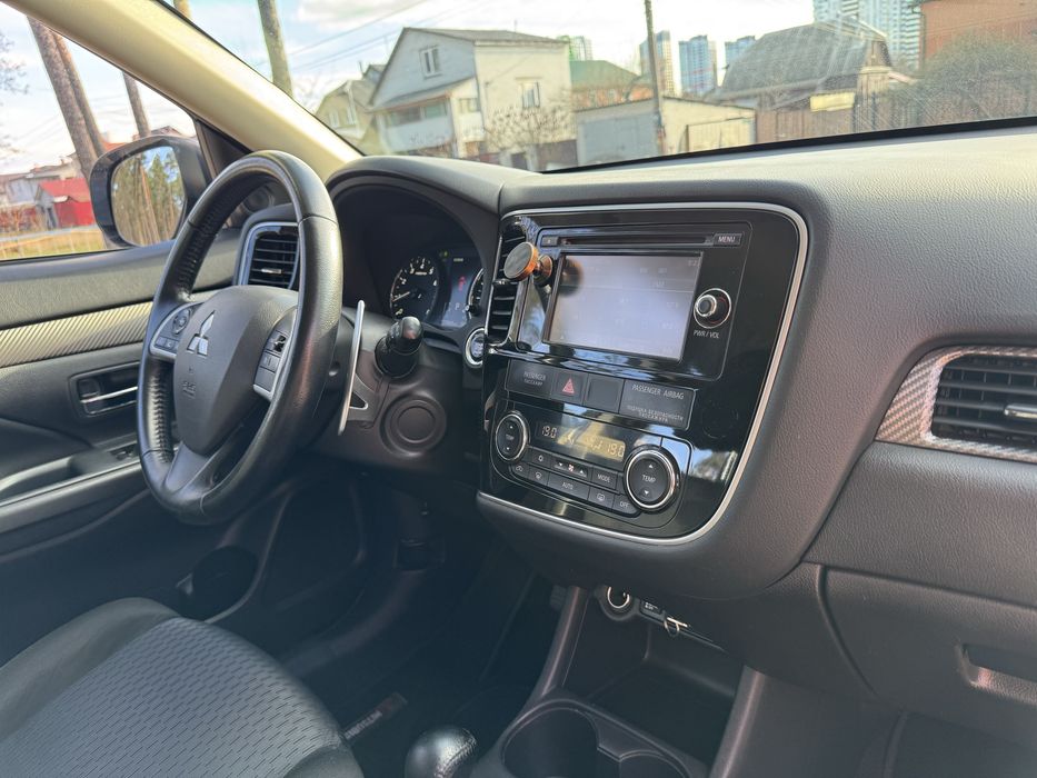Офіційний Mitsubishi Outlander 2.4 газ/бензин Автомат , повний привід