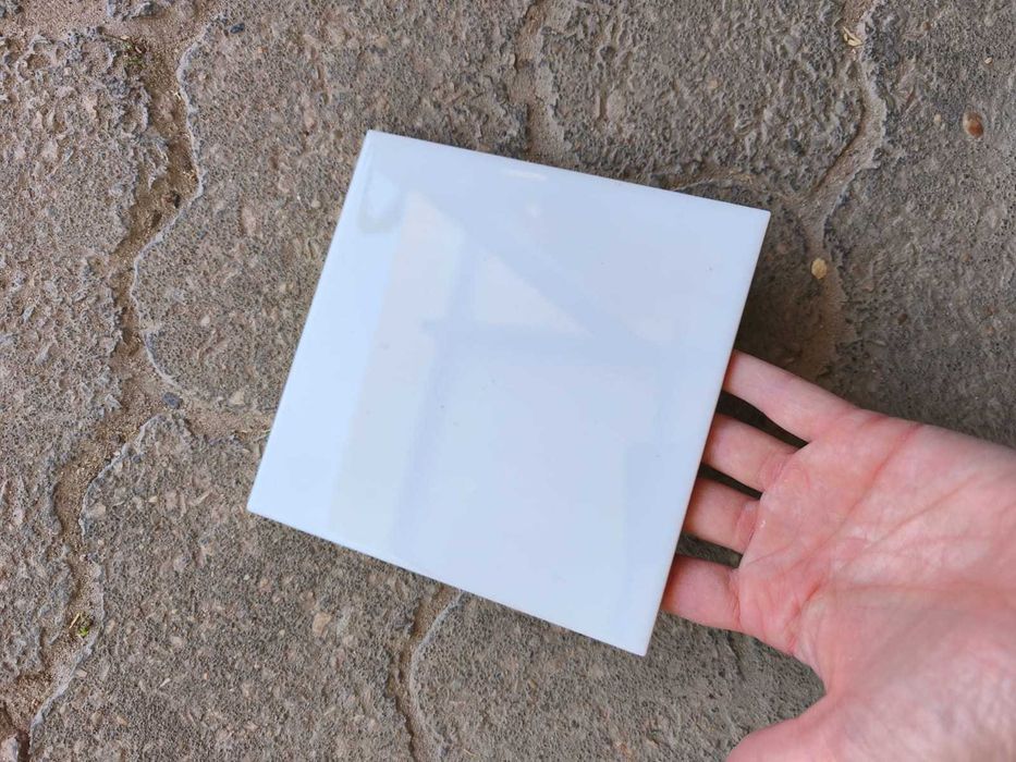 Cerâmico "Cinca" 15x15 cm – Branco Brilhante – Novo – Sobra de Obra
