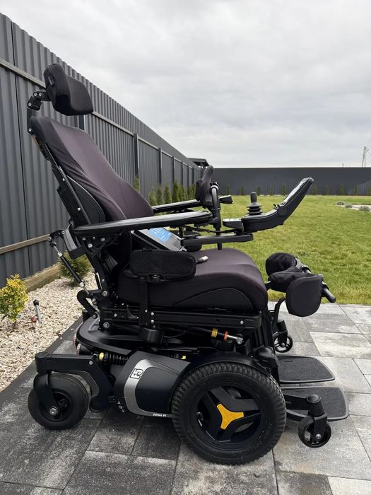 Permobil F5 з вертикалізатором.