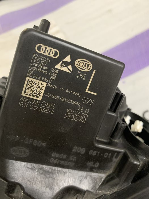 Audi A8 D5 lampa lewa przednia laser light