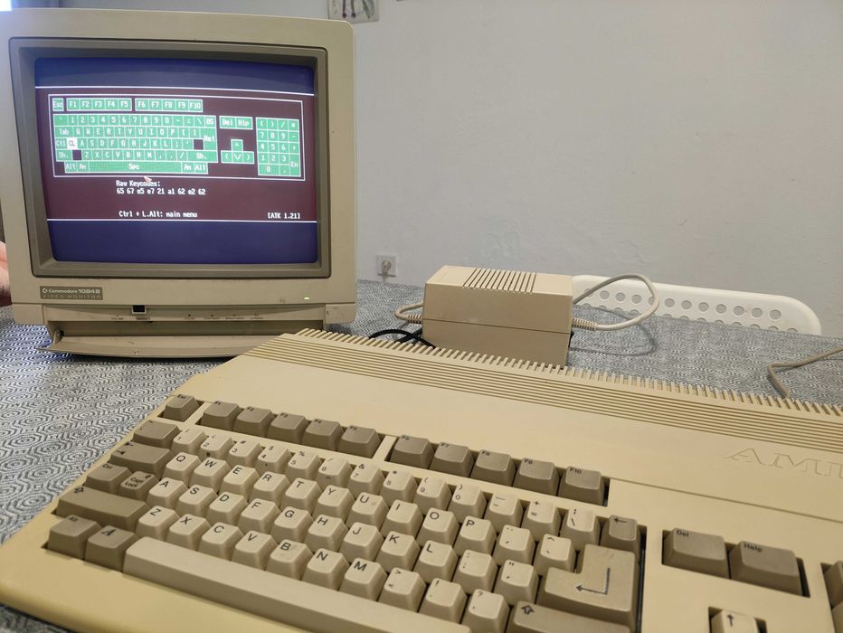 Commodore Amiga 500 com Monitor 1084s