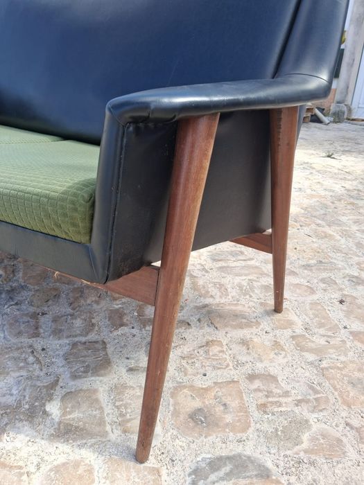 Conjunto de sofá e cadeirão vintage