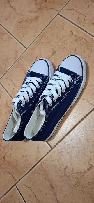 Sprzedam trampki Nowe