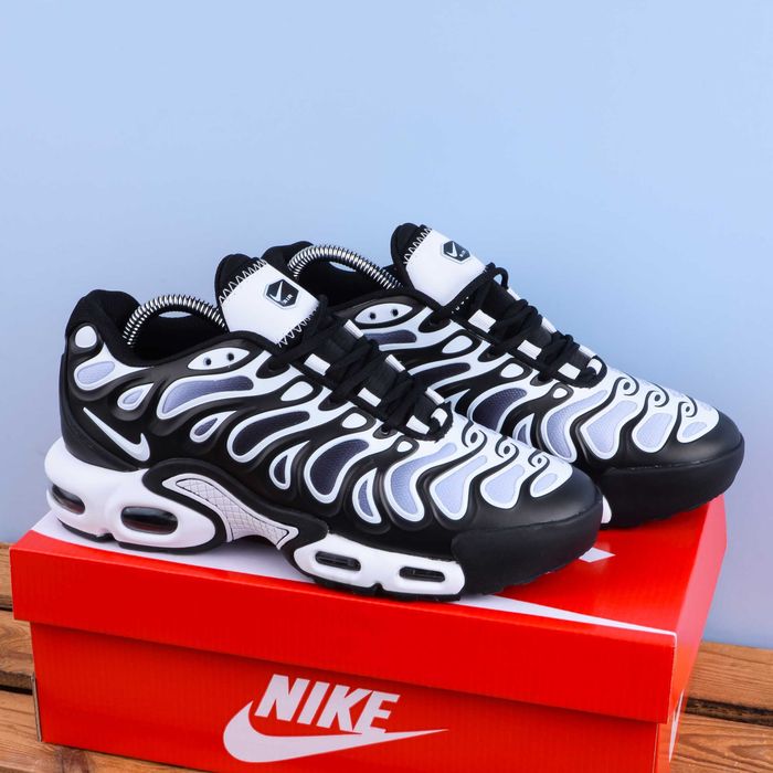 (1709) SALE Кросівки Nike Air Max TN Plus Drift чорні з білим (42 45)