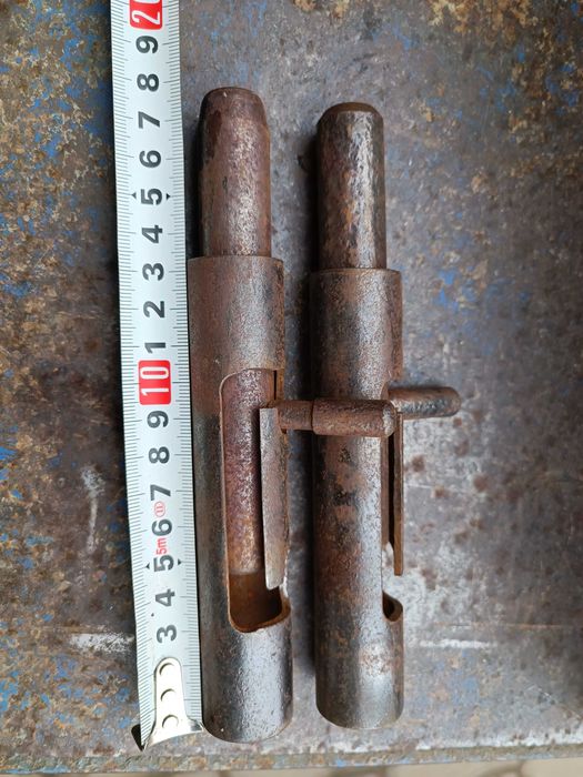 Засов-шпингалет 180 мм для гаражных ворот