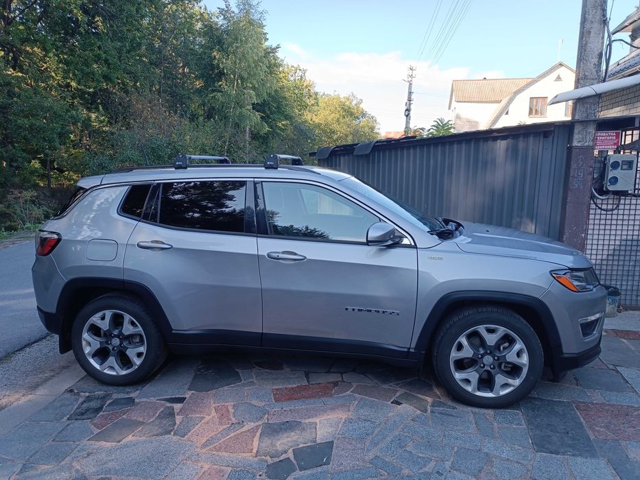 Jeep compass авто