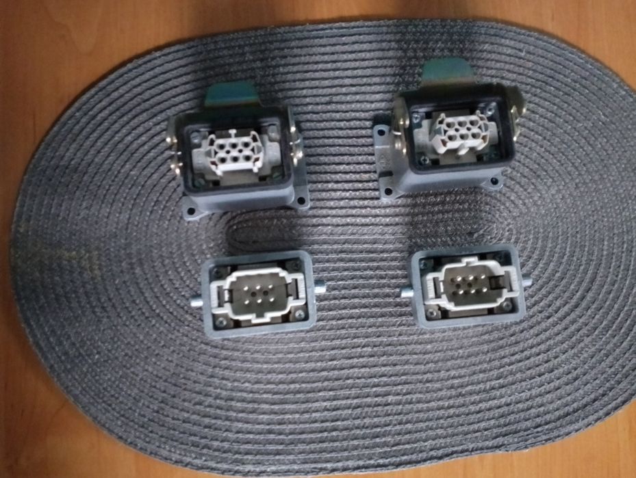 Dwa złącza 6 pionowe HDC