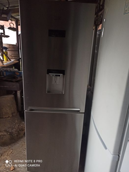 Холодильник з морозильною камерою Beko. Привезений з Європи.