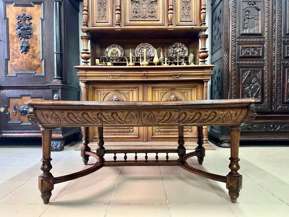 Антакварний різьблений журнальний стіл горіх 3962