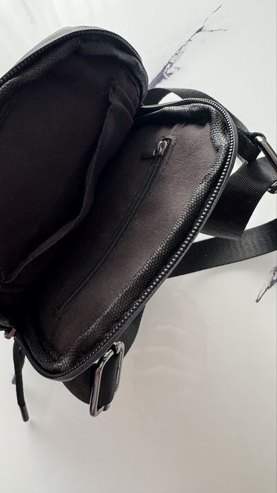 Pra Czarna nerka saszetka mini z przegródką suwakami milano p rada da