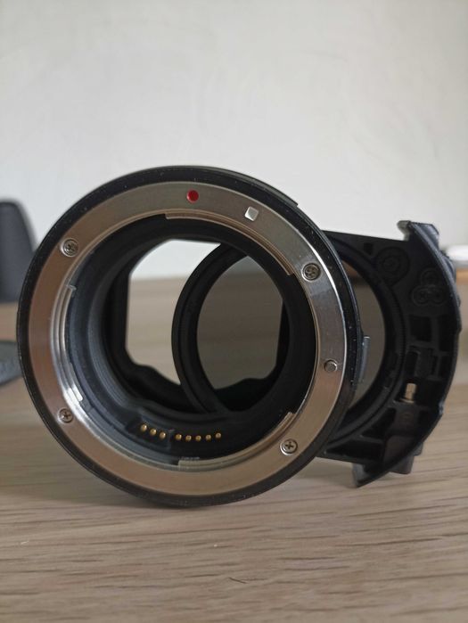 Canon Adapter mocowania EF-EOS R z uchwytem filtra wsuwanego i wsuwanym filtrem szarym A o zmiennej gęstości