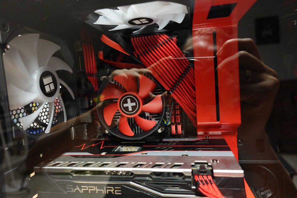 komputer PC  - mała jednostka w idealnym stanie