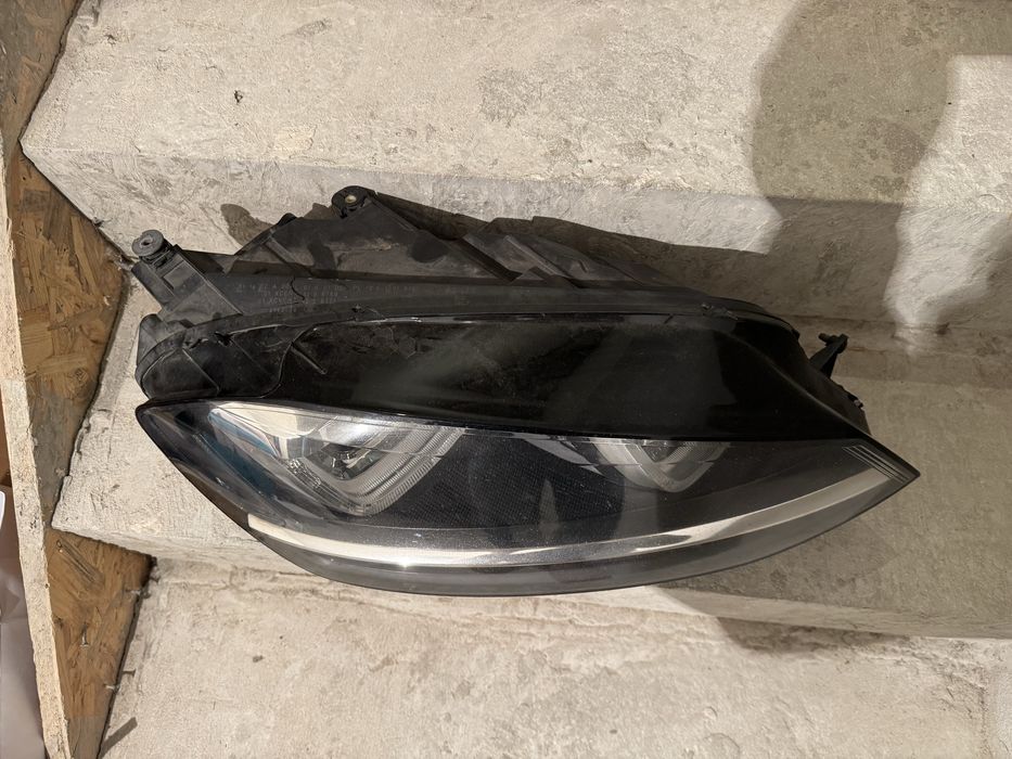 Продам правую фару Golf 7 full xenon afs максимальная