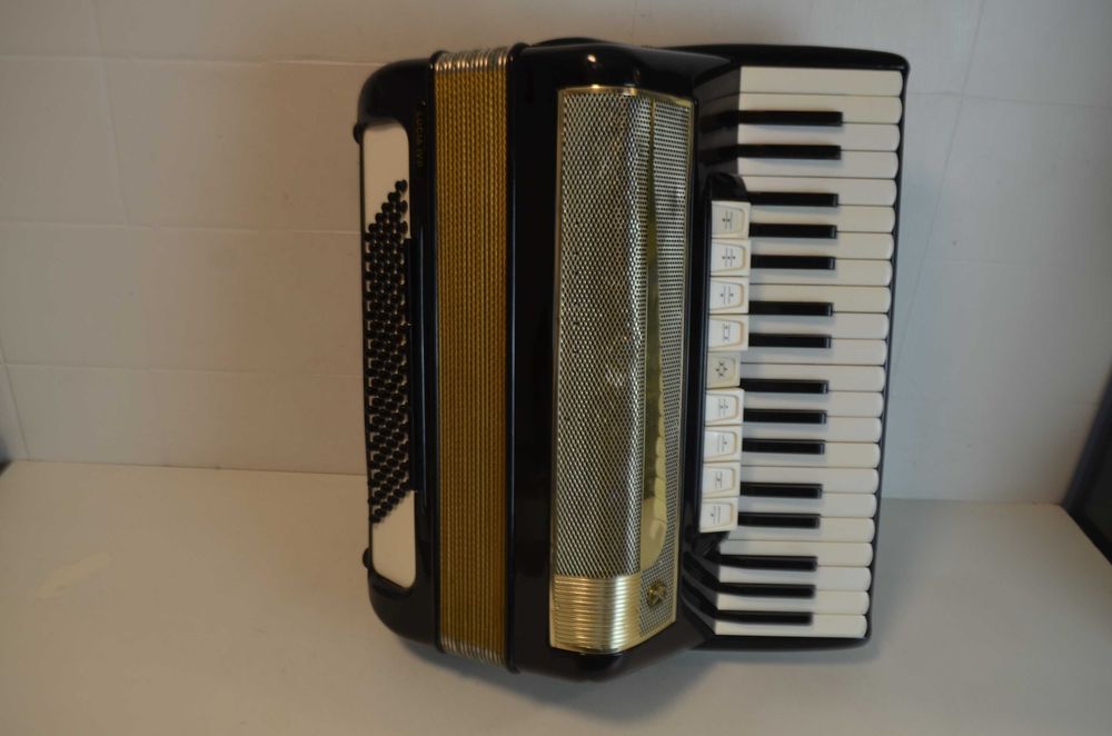 Acordeao Hohner Lucia III 3 Voz 96 Baixos, N. 85