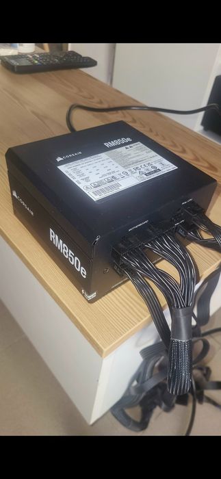 Corsair 850W 80+ Gold Modular – Fonte de Alimentação Gaming RM850e
