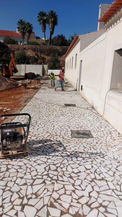 calçada, grelha , lajetas , lancil, pavê e calceteiro