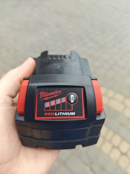 Nowy akumulator Milwaukee 5ah M18B5 2025r
