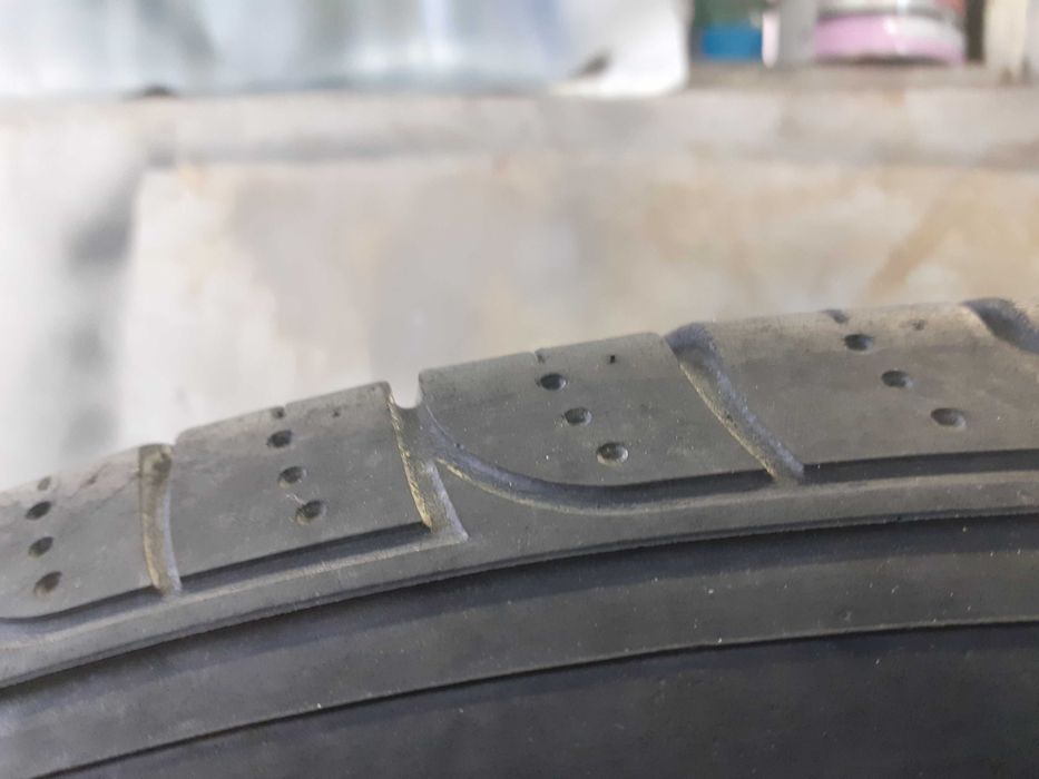 Продам       Шини