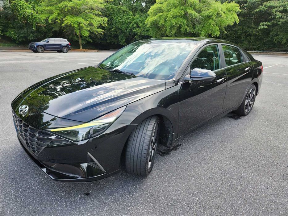 Hyundai Elantra Limited      2023