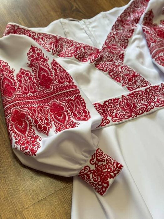 Вишите плаття неймовірно гарне