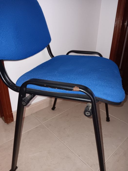 Cadeira azul tecido