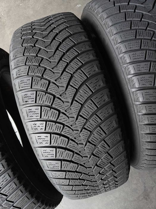 Шини r18 235/55 104Т всесезонні Falken з американського авто, добрий стан