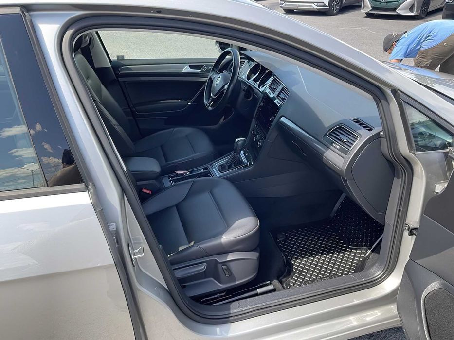 Volkswagen e-Golf SE      2019