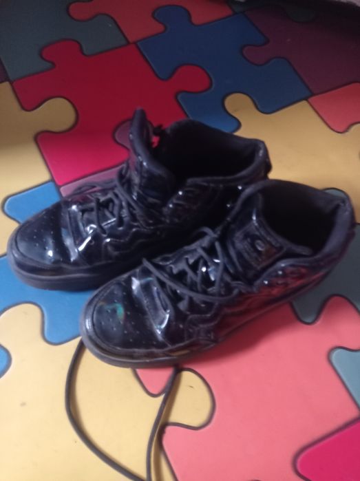 Жіночі лакові ботинки