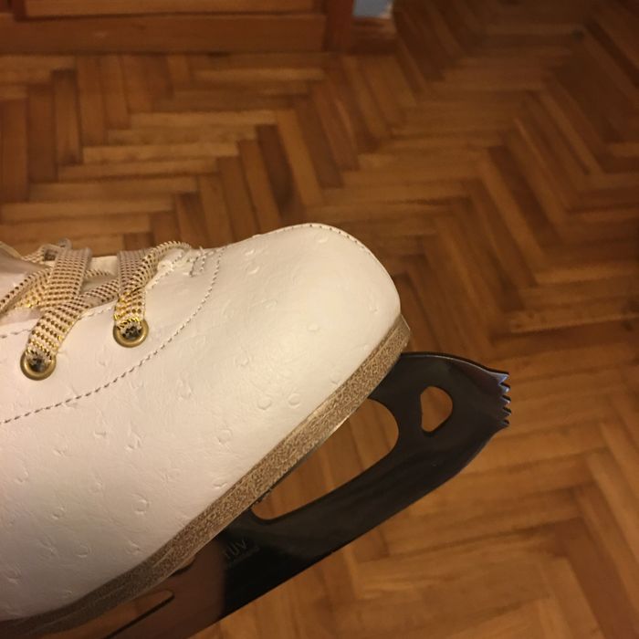 Patins de gelo para patinagem artística