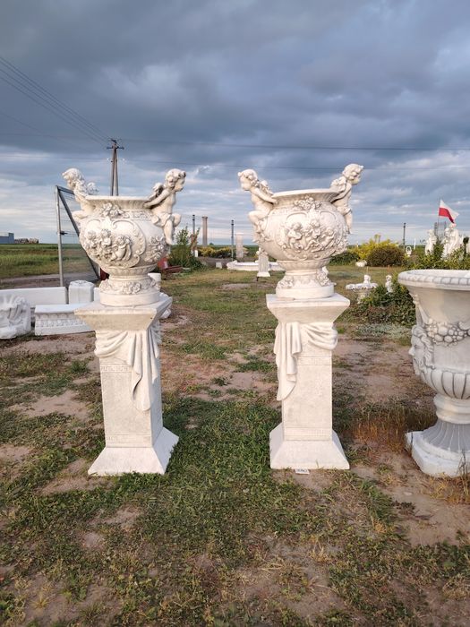 Oryginalne gazony. Biały beton