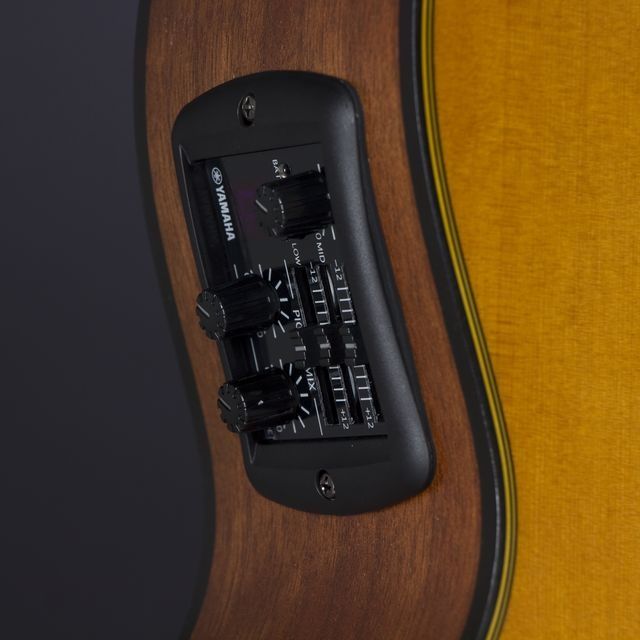 Guitarra clássica Yamaha CGX 122 MCC NAT. Tampo em cedro maciço canadi