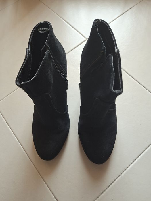Botins pretos camurça