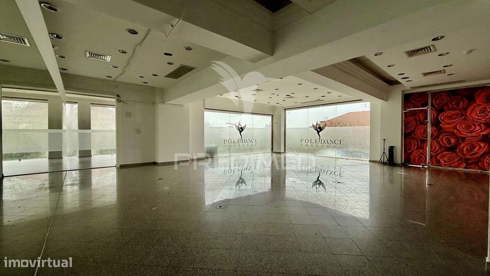 Loja de 200m² no Centro de Almada | Excelente Visibilidade Comercial