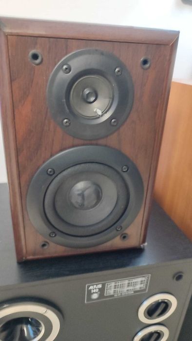 Kolumna głośnikowa Technics SB-HD301 na części lub do naprawy.