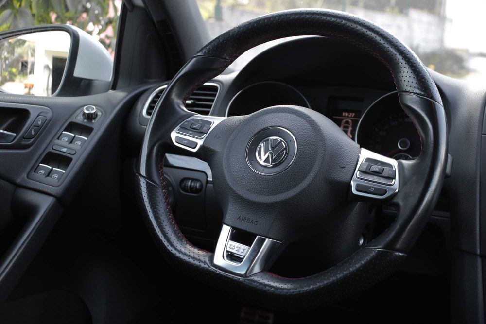 VW Golf 6 GTI DSG 2.0 TSI 211CV (229€/Mês)
