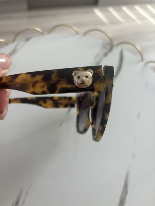 Okualary przeceskoneczne Moschino