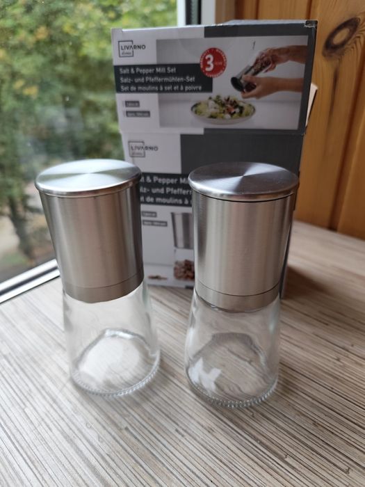 2 млина для соли, перца, специй.