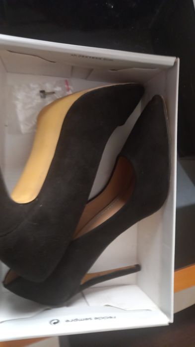 Vendo sapatos altos de toilette