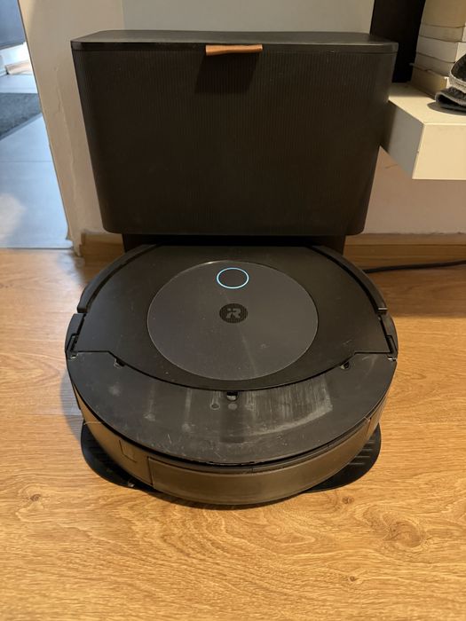 Sprzedam  robot  Roomba j7combo+