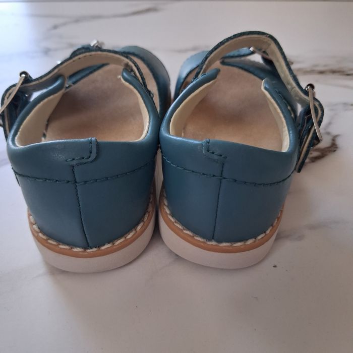 Шкіряні босоніжки Clarks Crown Bloom.   В ідеальному стані!